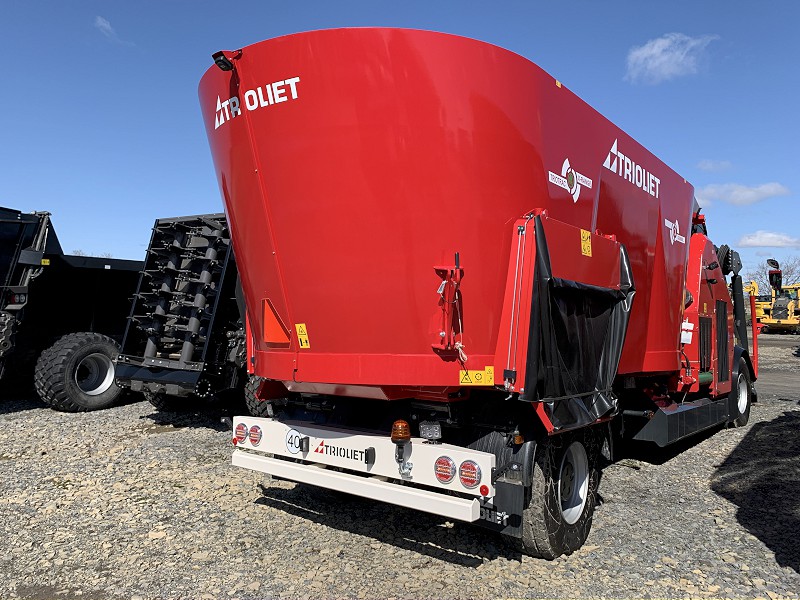 2024 TRIOLIET TRIOTRAC II 2800VL-X SELF PROPELLED TMR MIXER