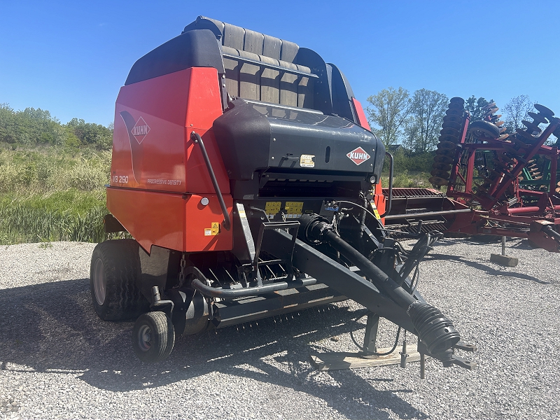 2011 KUHN VB2190 ROUND BALER