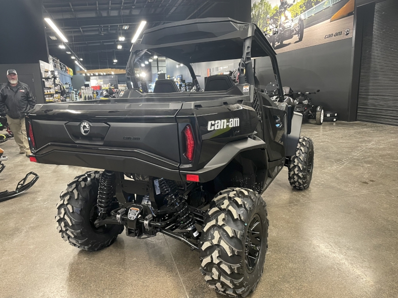 ATV & Utility Vehicles  2025 CAN-AM COMMANDER XT 1000R SIDE BY SIDE Photo