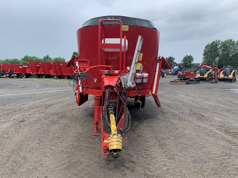 2018 TRIOLIET SOLOMIX 2 2000 ZK PULL TYPE TMR FEED MIXER