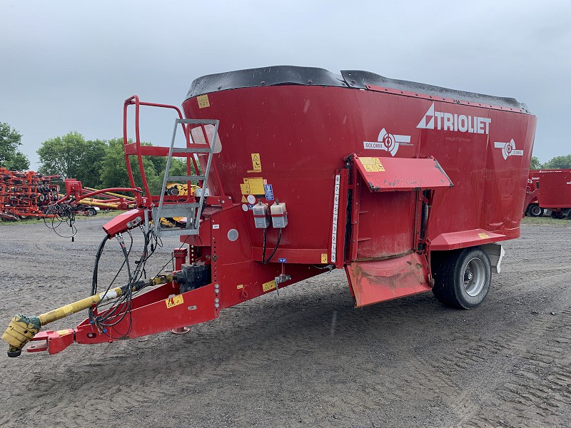 2018 TRIOLIET SOLOMIX 2 2000 ZK PULL TYPE TMR FEED MIXER