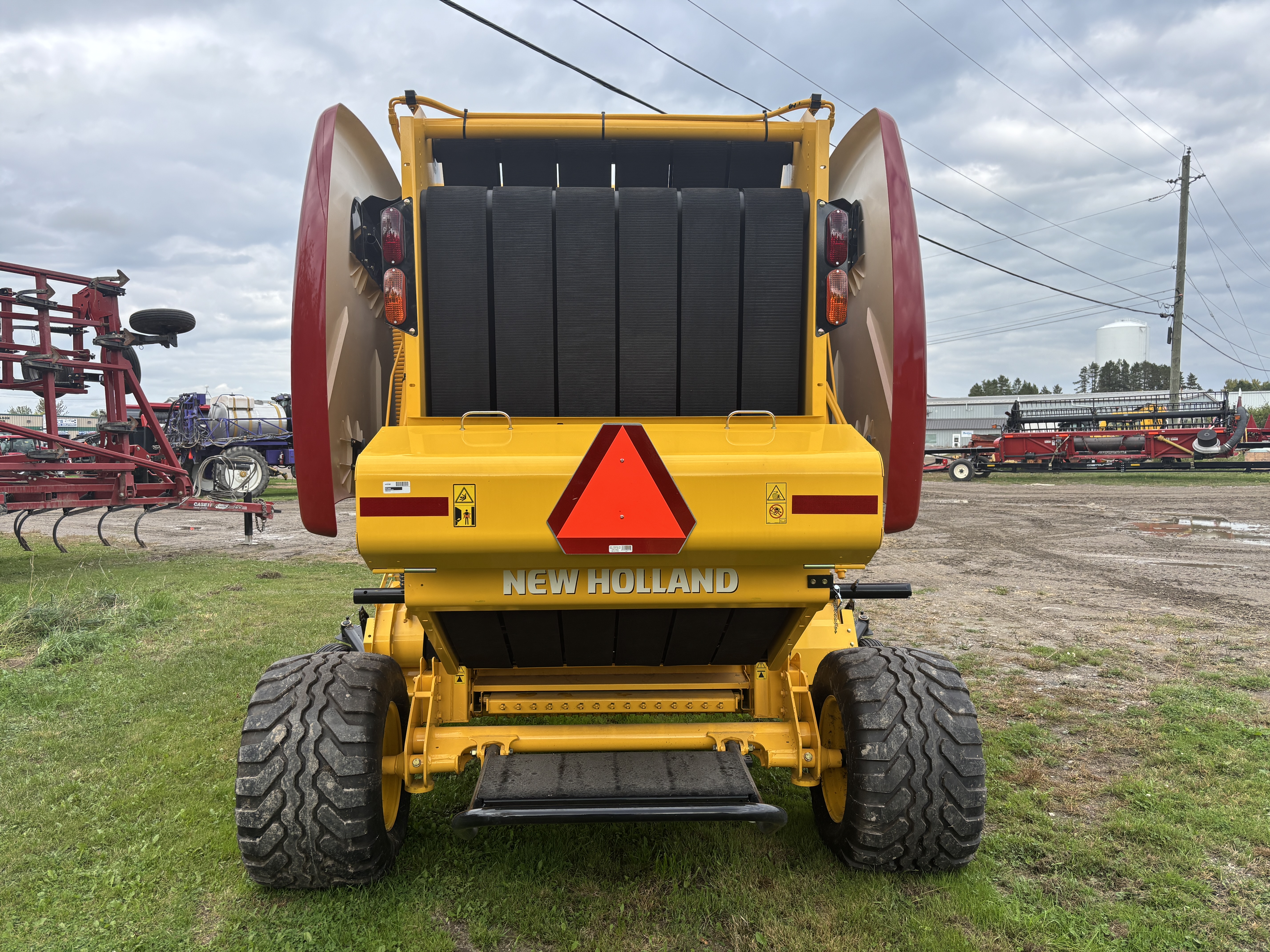 2025 NEW HOLLAND ROLL-BELT 450 ROUND BALER