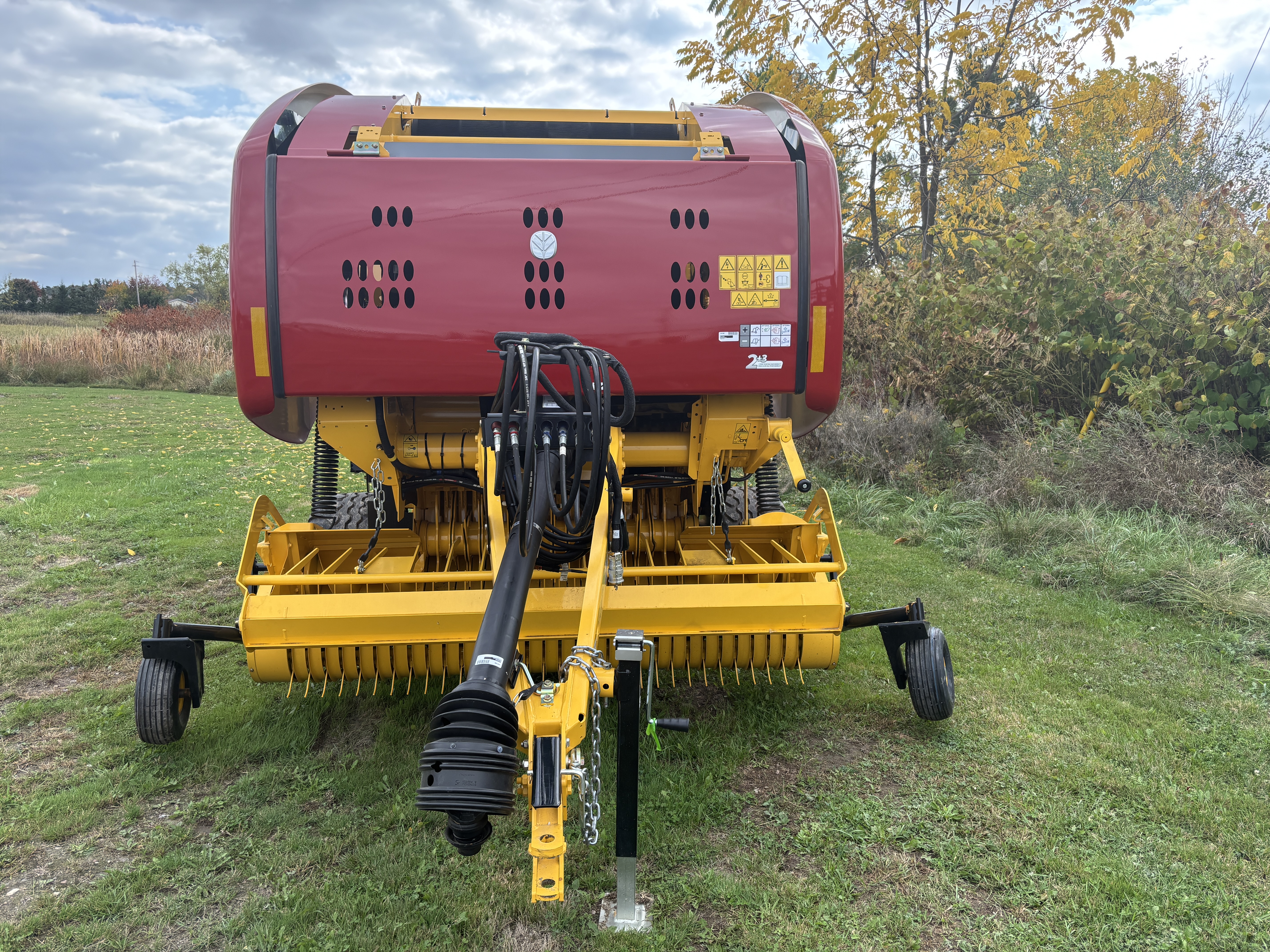 2025 NEW HOLLAND ROLL-BELT 450 ROUND BALER