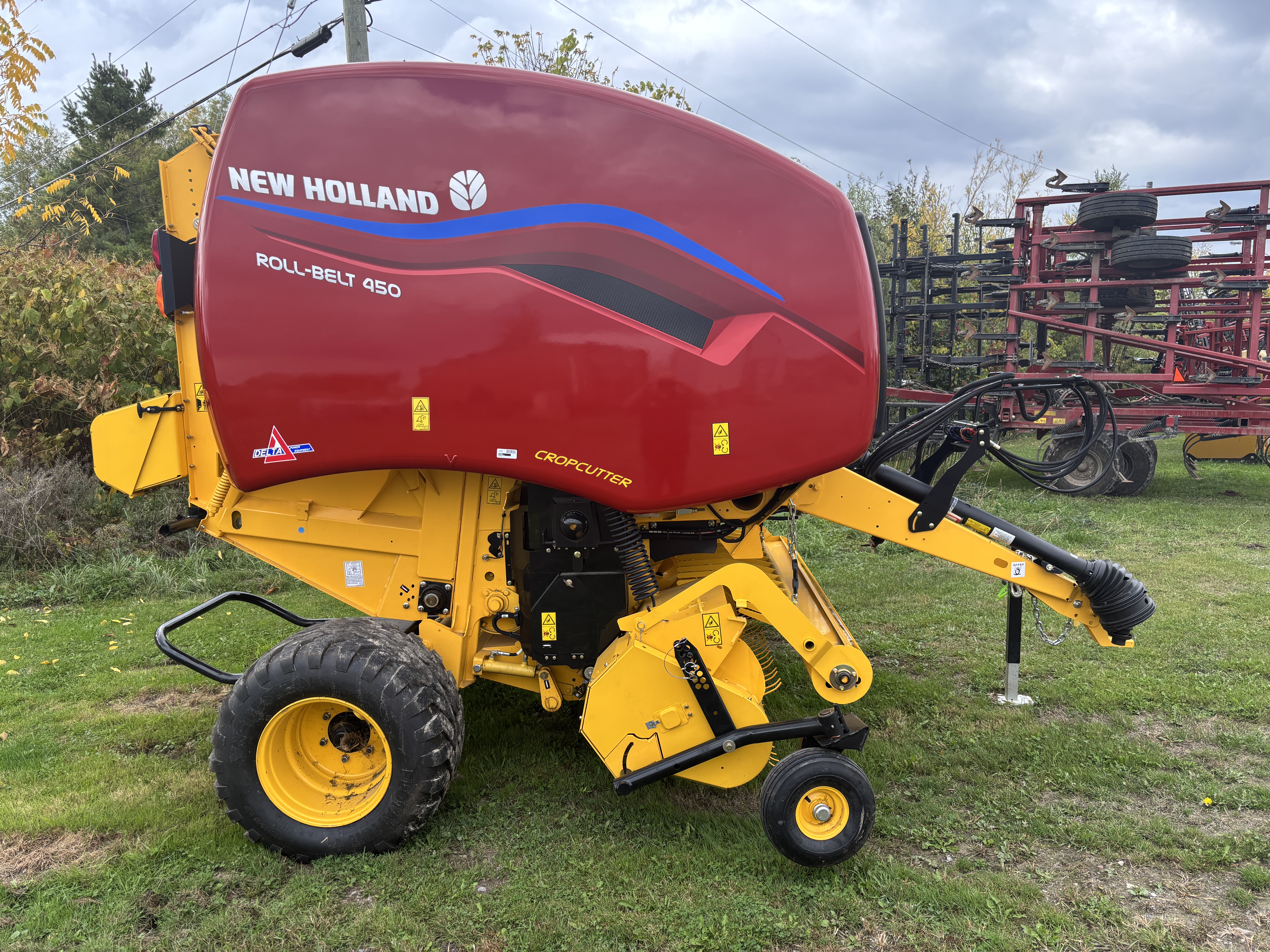 2025 NEW HOLLAND ROLL-BELT 450 ROUND BALER