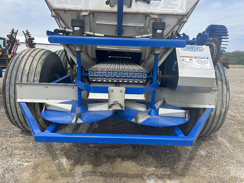 2025 DOYLE 8 TON PULL TYPE FERTILIZER/LIME COMBO SPREADER