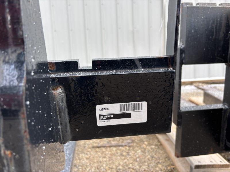 2024 NEW HOLLAND PALLET FORKS FOR ISO STYLE HOOKUP