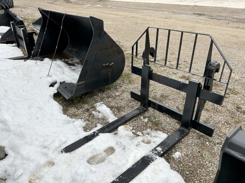 2024 NEW HOLLAND PALLET FORKS FOR ISO STYLE HOOKUP