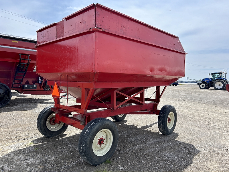 180 BUSHEL HOMEMADE GRAVITY BOX WAGON