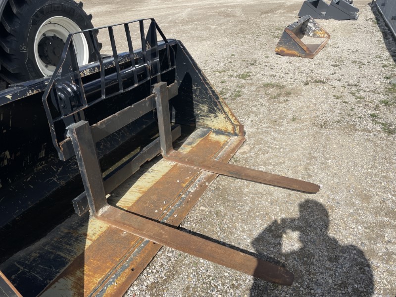 2015 NEW HOLLAND TELEHANDLER FORKS