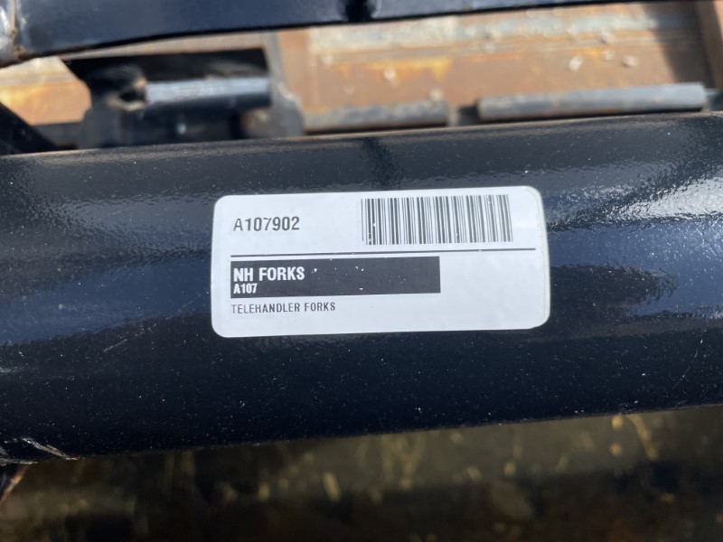 2015 NEW HOLLAND TELEHANDLER FORKS