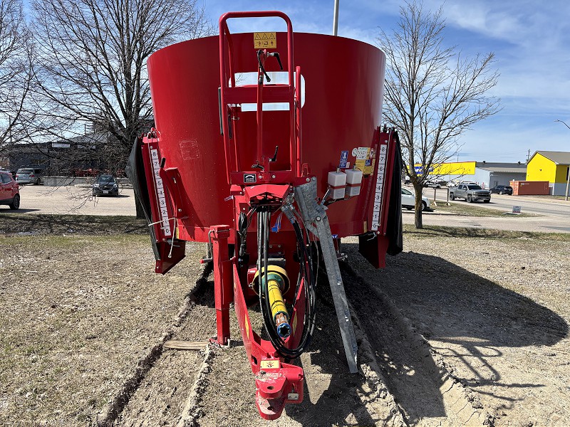 2025 TRIOLIET SOLOMIX 2 2000L ZK TMR FEED MIXER