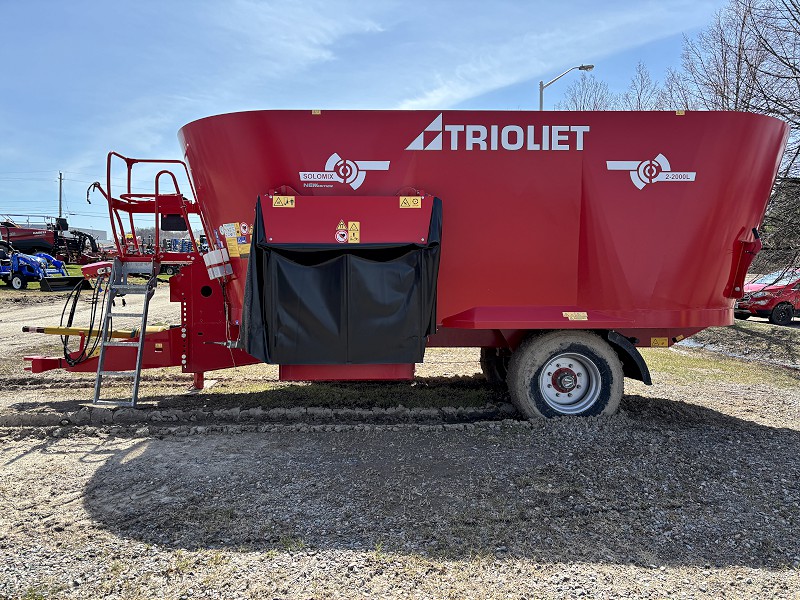 2025 TRIOLIET SOLOMIX 2 2000L ZK TMR FEED MIXER