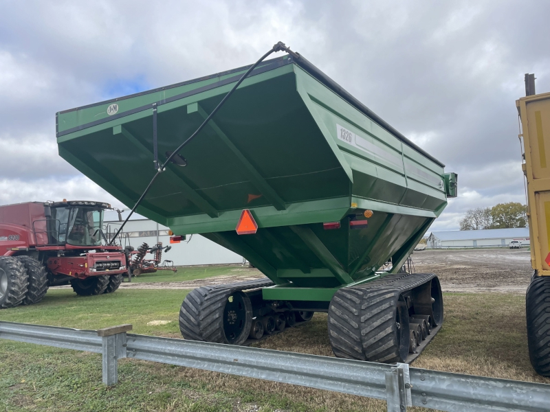 2015 J&M 1326-22T GRAIN CART
