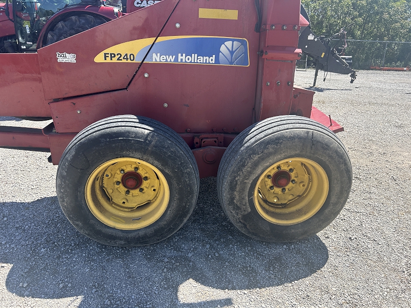 2014 NEW HOLLAND FP240 PULL TYPE FORAGE HARVESTER WITH HEADS