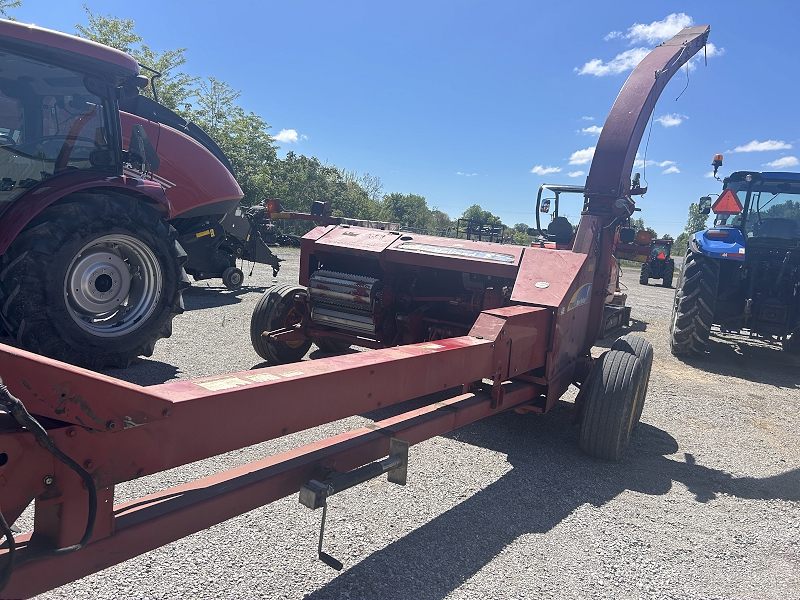 2014 NEW HOLLAND FP240 PULL TYPE FORAGE HARVESTER WITH HEADS