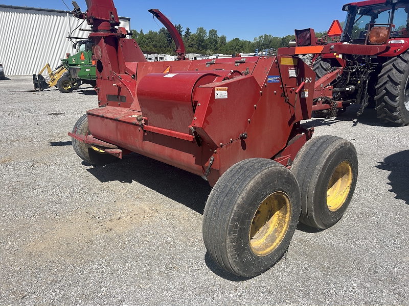 2014 NEW HOLLAND FP240 PULL TYPE FORAGE HARVESTER WITH HEADS