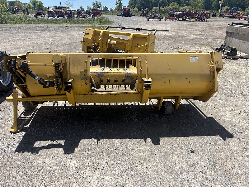 2014 NEW HOLLAND FP240 PULL TYPE FORAGE HARVESTER WITH HEADS