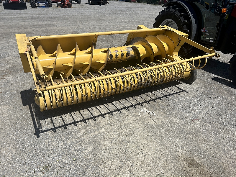 2014 NEW HOLLAND FP240 PULL TYPE FORAGE HARVESTER WITH HEADS
