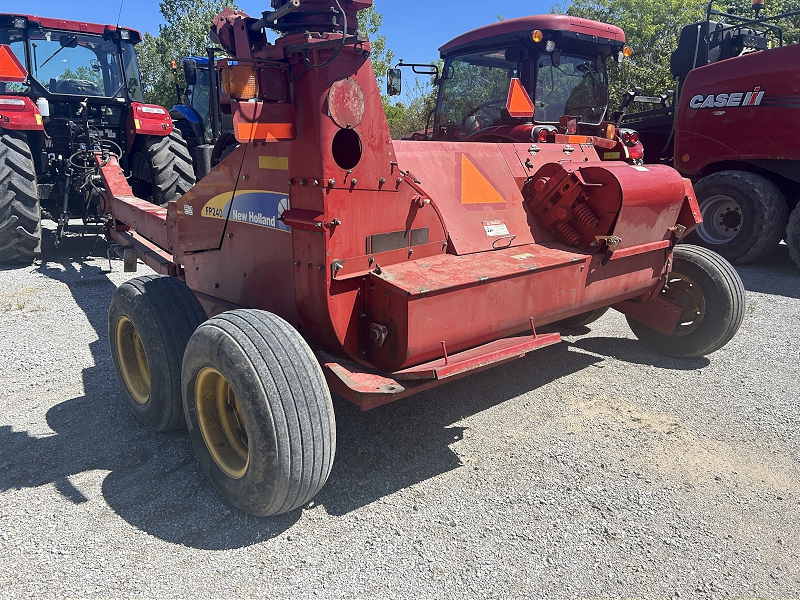 2014 NEW HOLLAND FP240 PULL TYPE FORAGE HARVESTER WITH HEADS