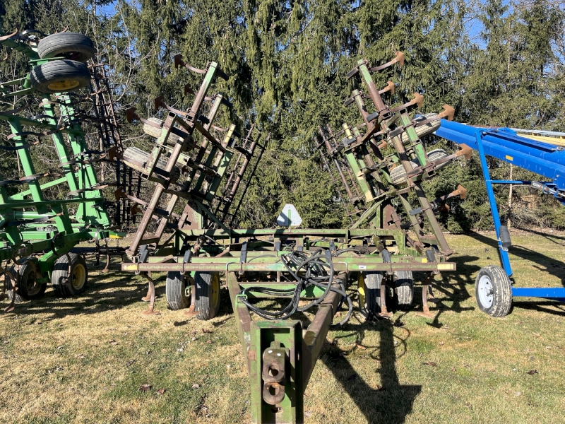 1991 JOHN DEERE 960 FIELD CULTIVATOR