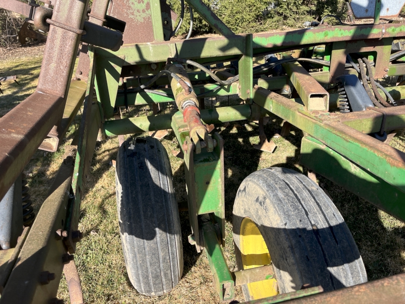 1991 JOHN DEERE 960 FIELD CULTIVATOR