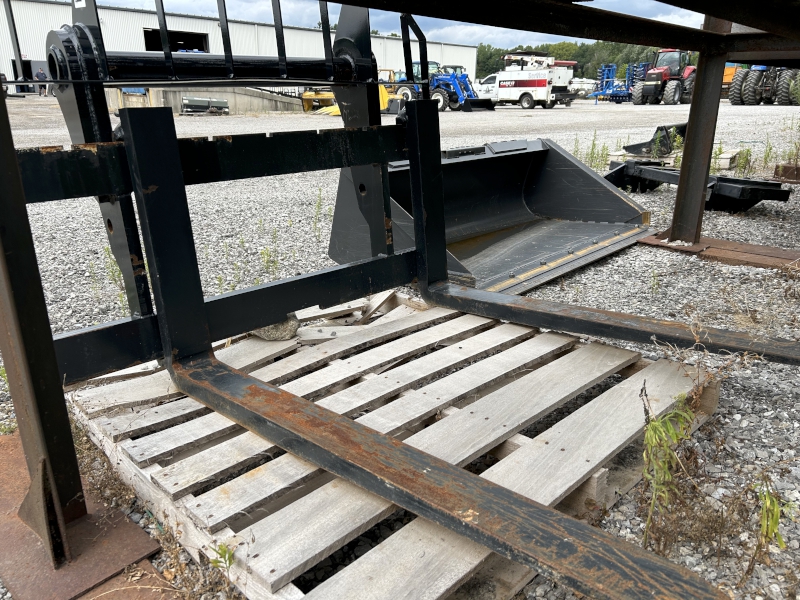NEW HOLLAND TELEHANDLER CARRIAGE AND FORKS