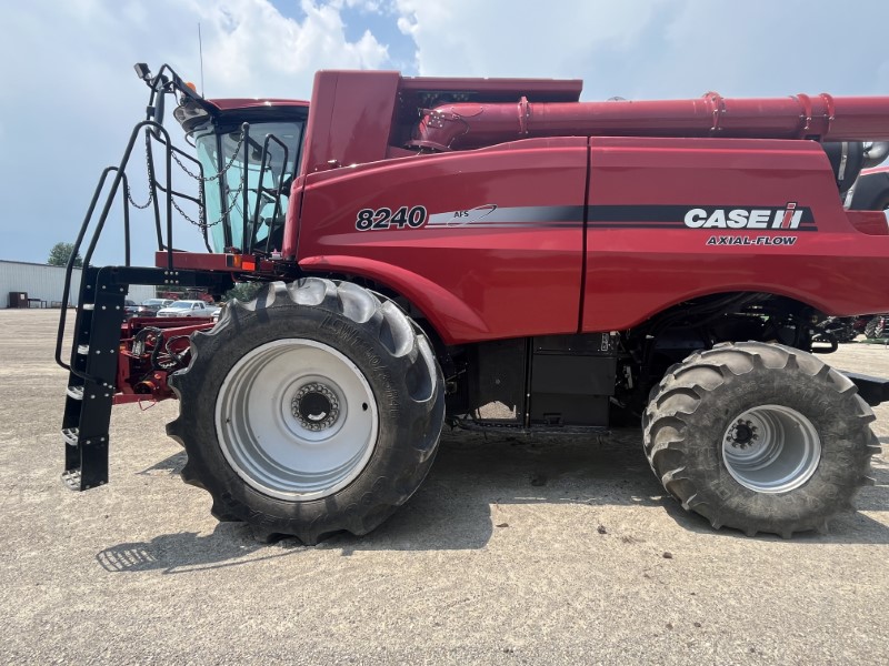 2015 CASE IH 8240 AXIAL FLOW COMBINE