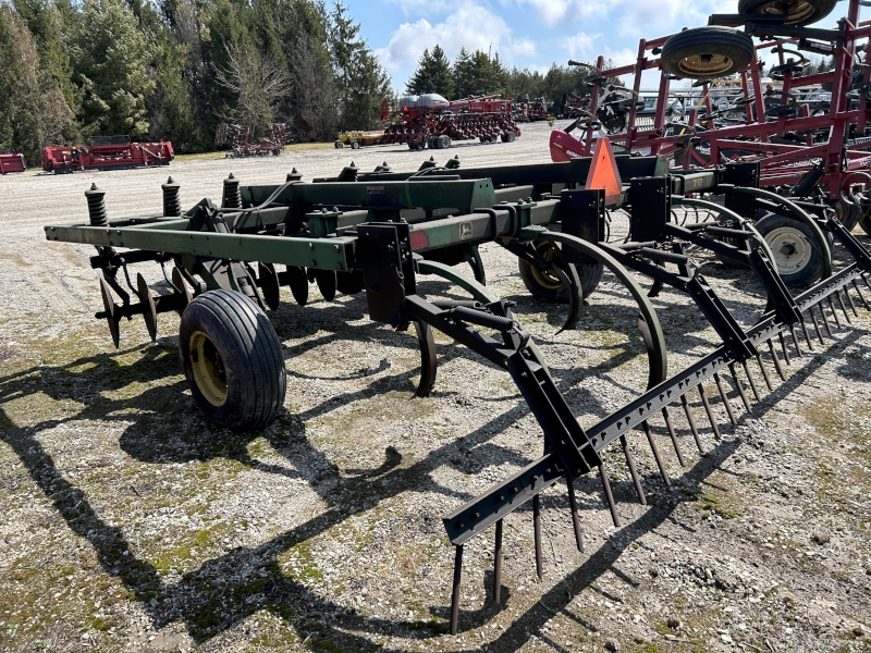1995 JOHN DEERE 712 9 SHANK CHISEL PLOW