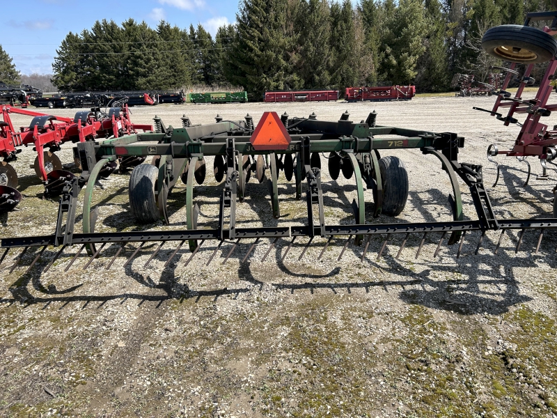 1995 JOHN DEERE 712 9 SHANK CHISEL PLOW