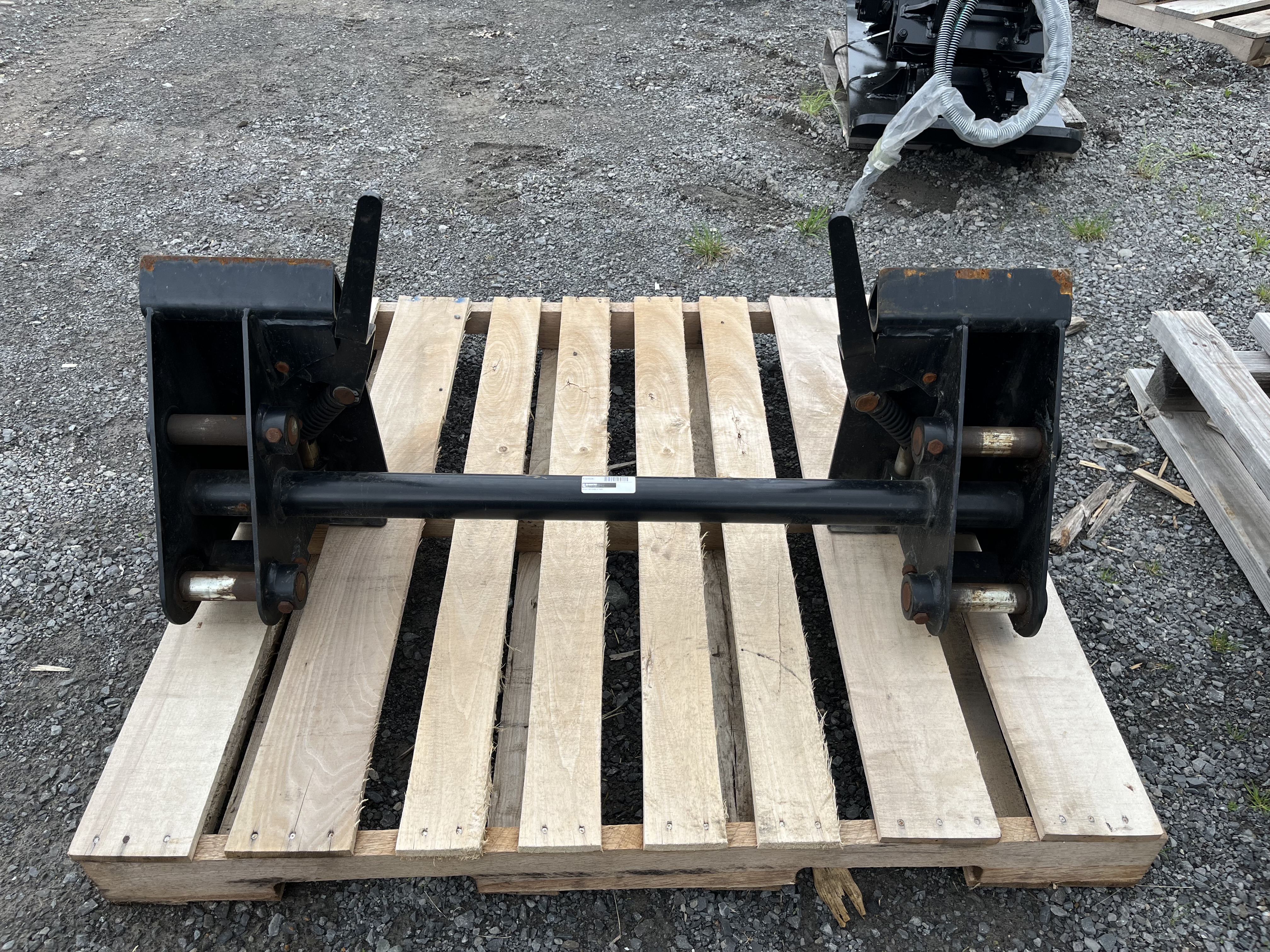 2024 CASE IH PIN-ON SKID STEER QUICK ATTACH FOR CASE IH L630 FRONT-END LOADER