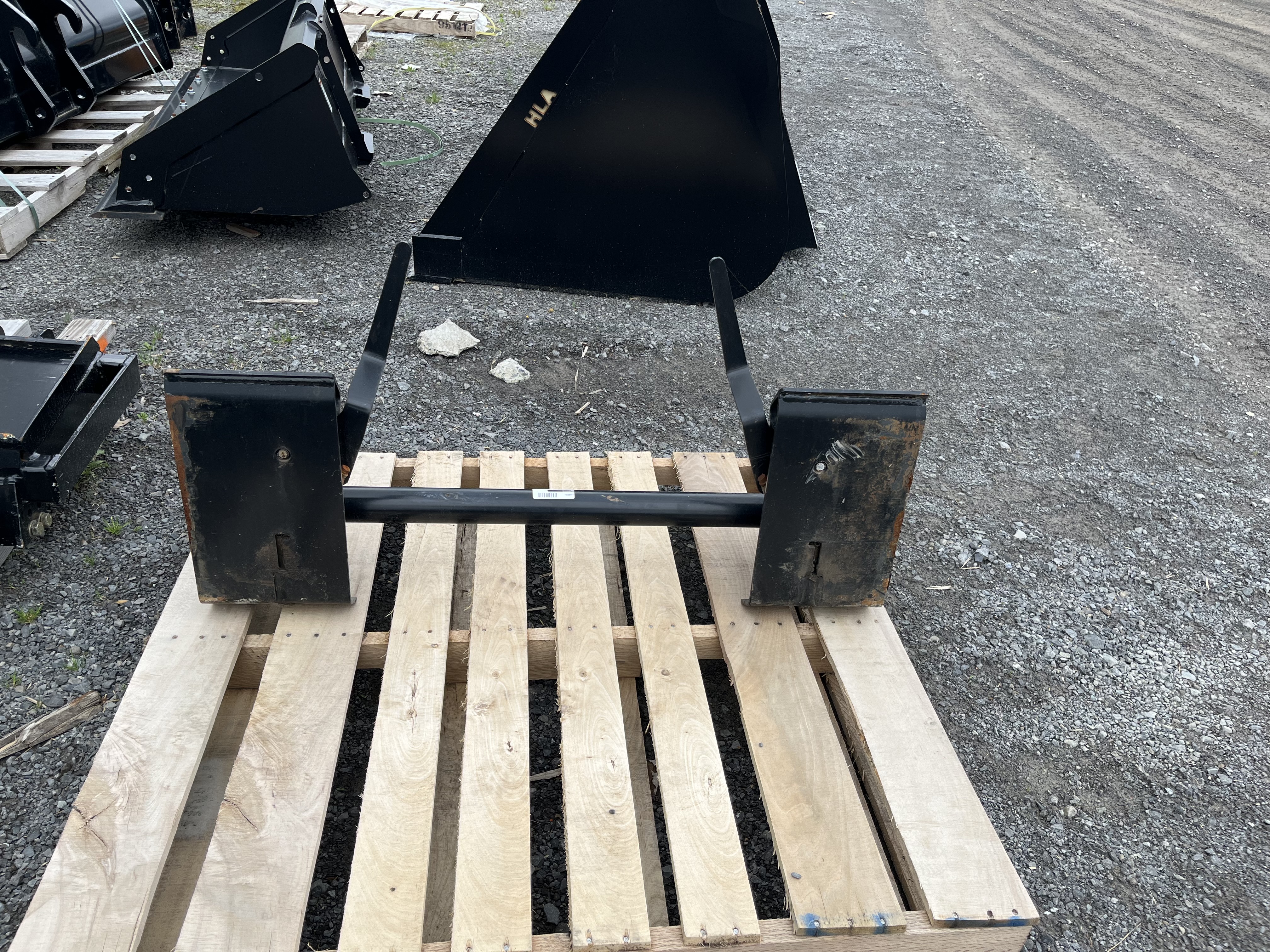 2024 CASE IH PIN-ON SKID STEER QUICK ATTACH FOR CASE IH L630 FRONT-END LOADER