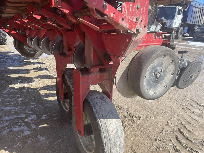 2008 AGCO MASSEY FERGUSON 8186 16 ROW PLANTER