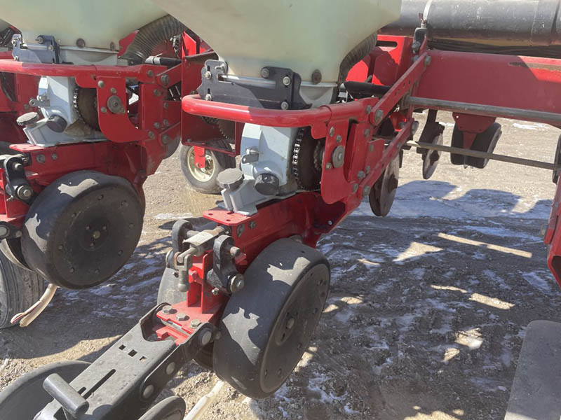 2008 AGCO MASSEY FERGUSON 8186 16 ROW PLANTER
