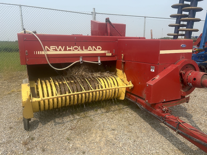 1989 NEW HOLLAND 570 SQUARE BALER