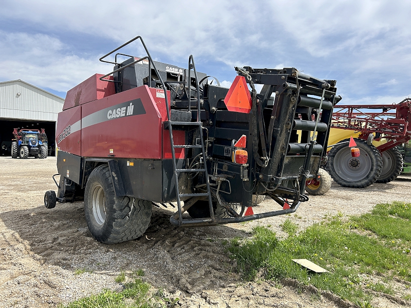 2004 CASE IH LBX332 SQUARE BALER