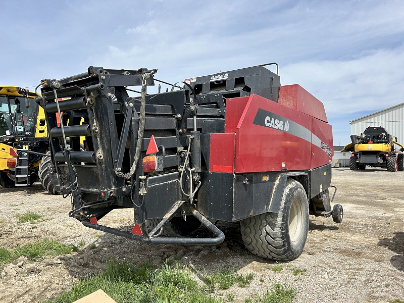 2004 CASE IH LBX332 SQUARE BALER