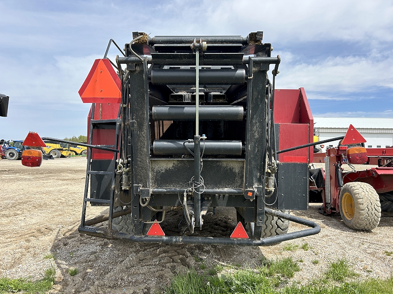 2004 CASE IH LBX332 SQUARE BALER