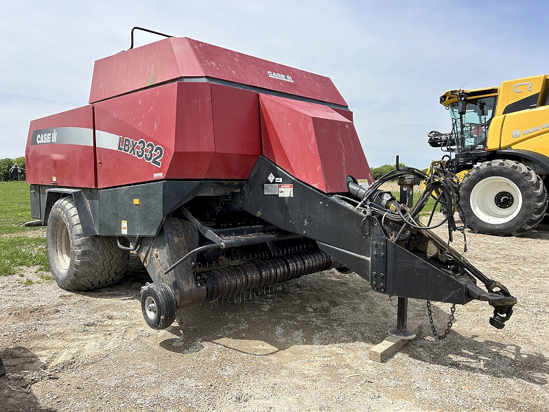 2004 CASE IH LBX332 SQUARE BALER