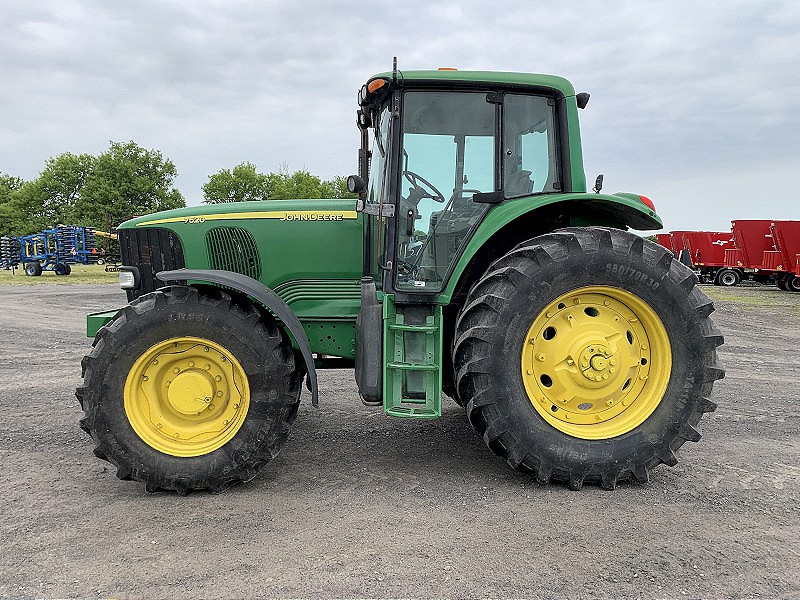 2006 JOHN DEERE 7520 TRACTOR