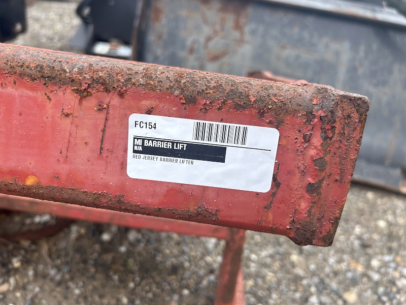 JERSEY BARRIER LIFTER