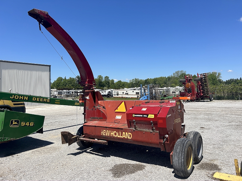 2000 NEW HOLLAND FP230 FORAGE HARVESTER