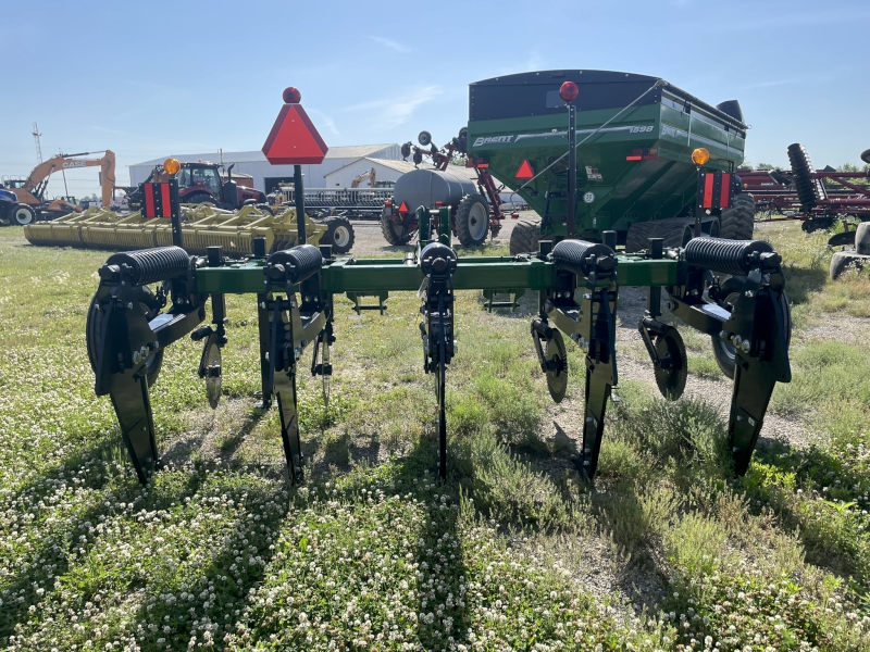 2025 UNVERFERTH 122 ZONE-BUILDER SUBSOILER DEEP TILLAGE TOOL