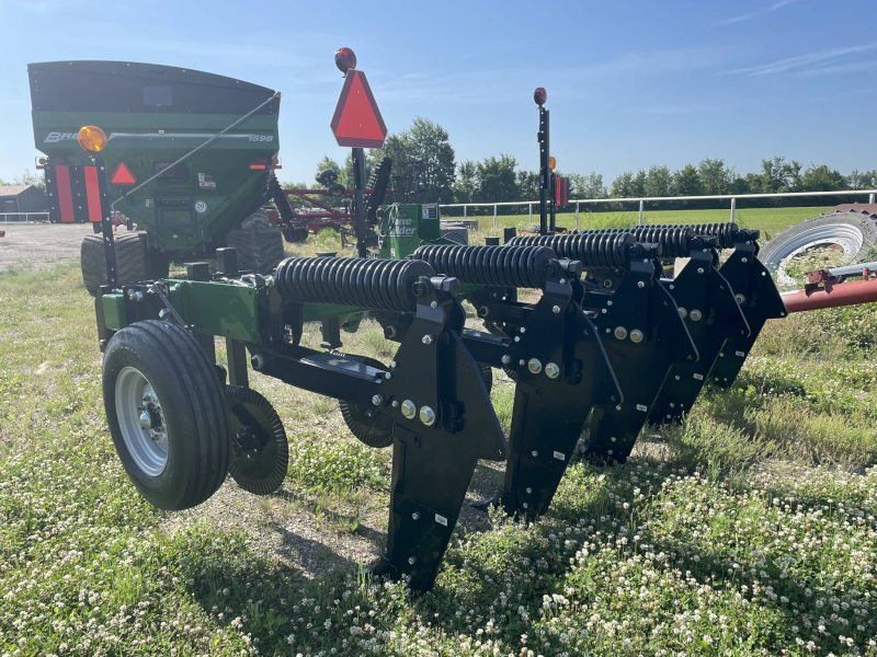 2025 UNVERFERTH 122 ZONE-BUILDER SUBSOILER DEEP TILLAGE TOOL