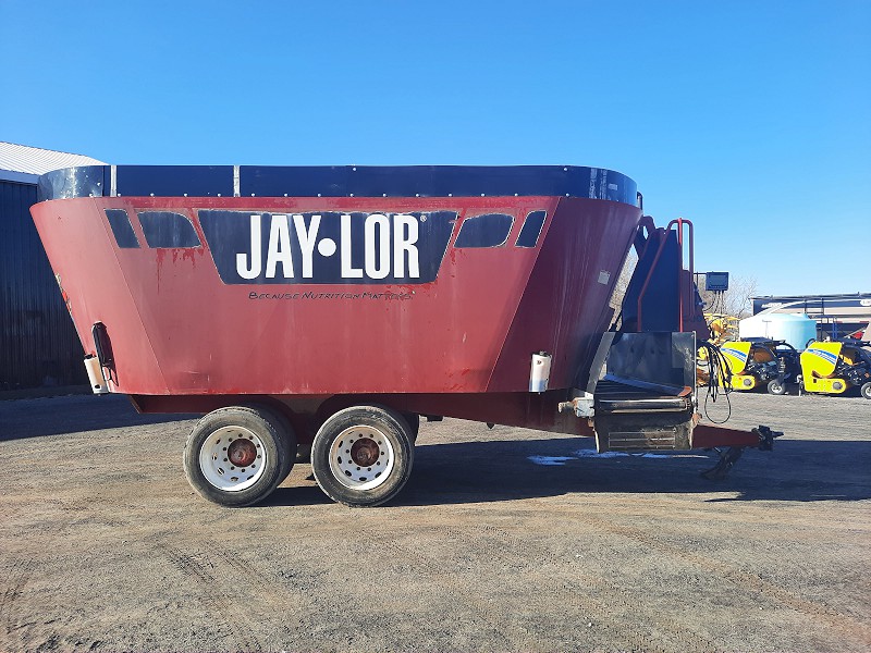 2015 JAY LOR 51000HD TMR FEED MIXER