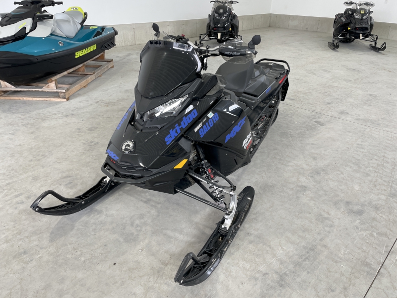 Snowmobiles  2017 SKI-DOO MXZ X 850 E-TEC SNOWMOBILE Photo