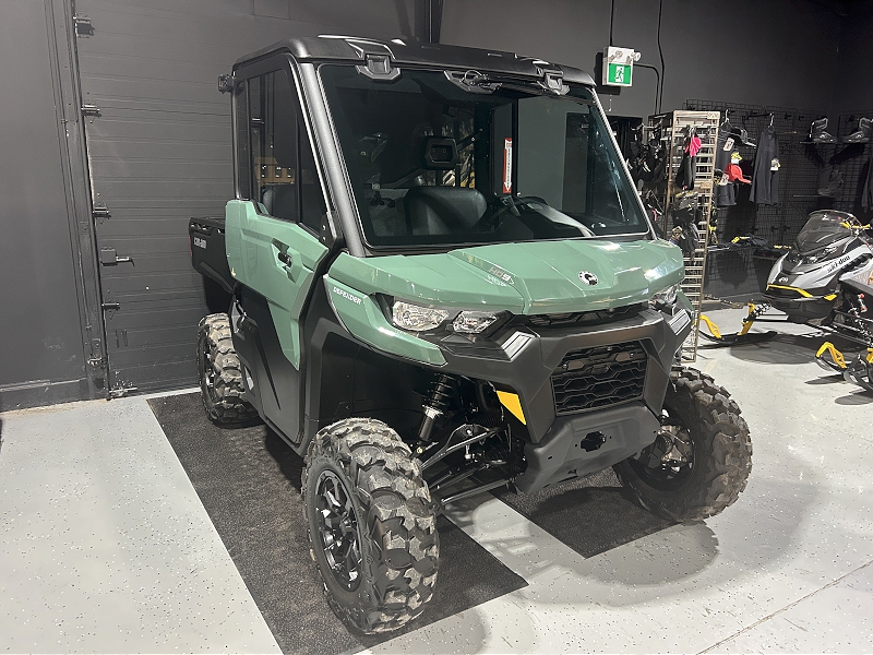 2025 CAN-AM DEFENDER DPS CAB SIDE BY SIDE