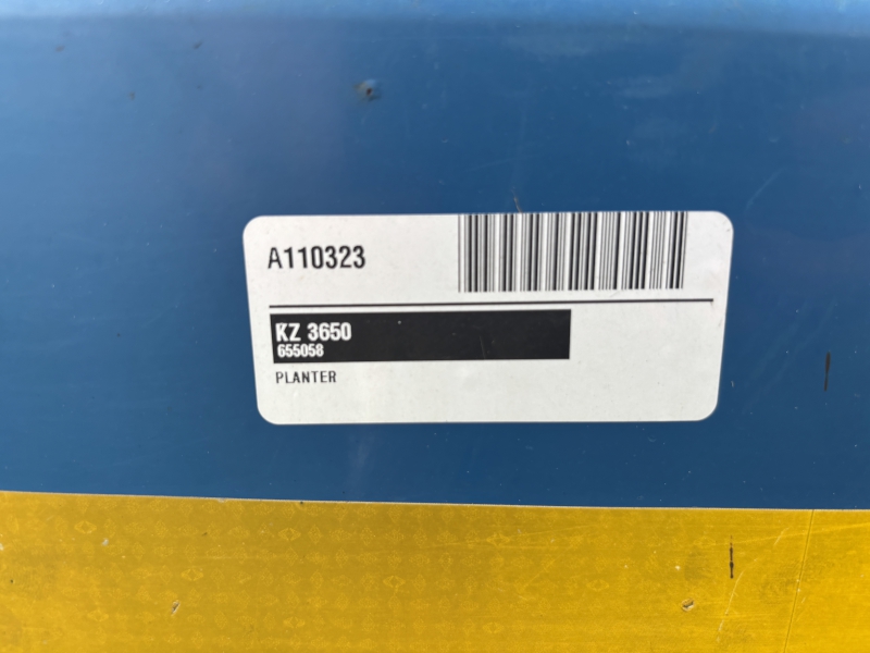 2003 KINZE 3650 12 ROW PLANTER