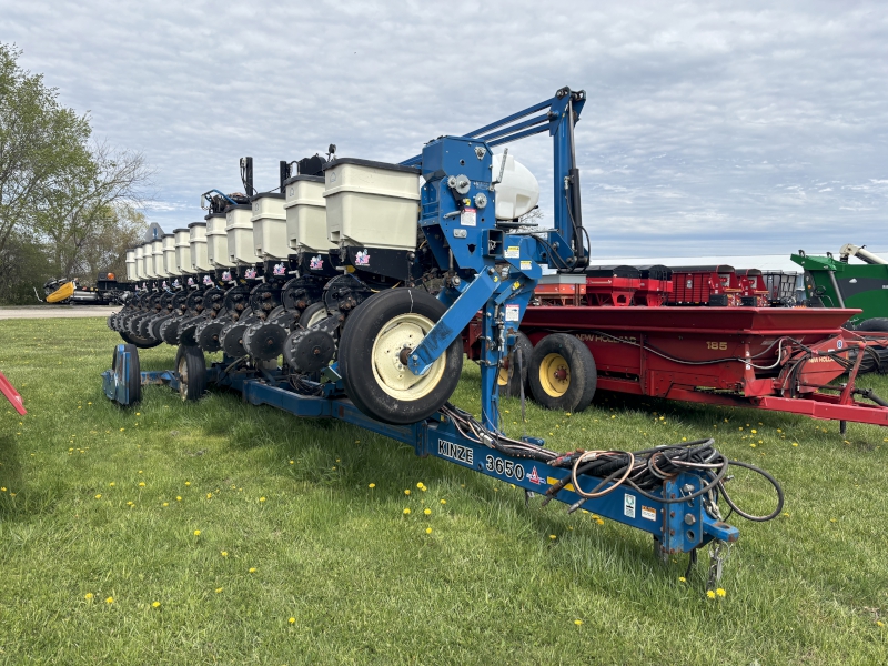 2003 KINZE 3650 12 ROW PLANTER