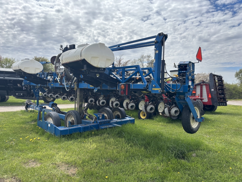 2003 KINZE 3650 12 ROW PLANTER