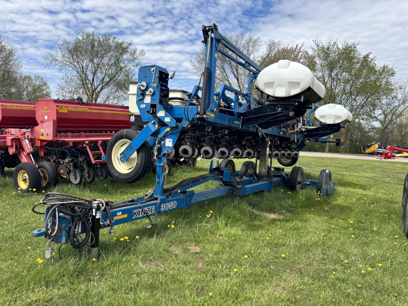 2003 KINZE 3650 12 ROW PLANTER